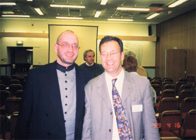 В Лондоне (1999) с Питером Фишером (главным редактором "Британского гомеопатического журнала", директором Королевского Лондонского гомеопатического госпиталя).