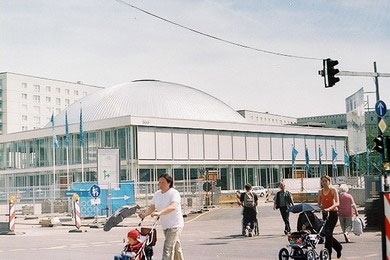 Берлинский Конгресс-Центр на Александерплатц - место проведения 60-го  Конгресса Международной медицинской гомеопатической Лиги (2005).