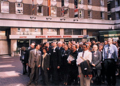Участники конференции, проводимой Лондонским Гомеопатическим Госпиталем. Лондон 1999 г.