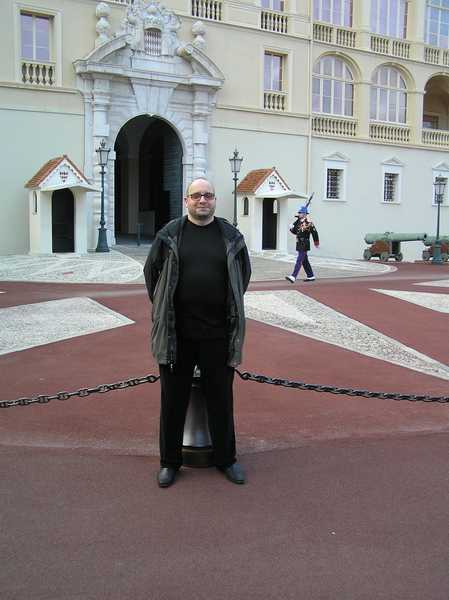У ворот княжеской резиденции (Монако, 30.03.2007)
