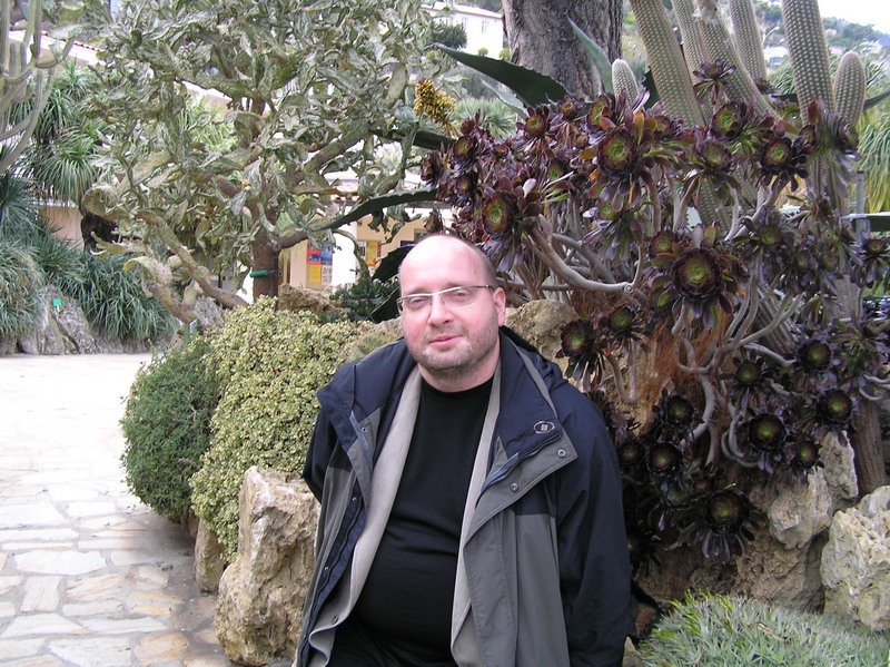 А.П. Иванив в экзотическом саду Монако, с более чем 700 видами суккулентов и естественными пещерами (01.04.2007)